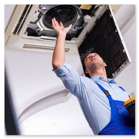 Einbau durch Service-Techniker mit Werkzeug