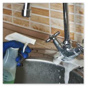 Vorher-Nachher: Kalkspuren an einer Badarmatur