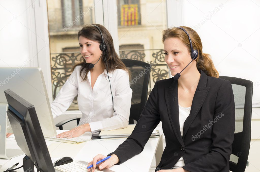 Beratungsgespräch zwischen Kunde und Fachberater